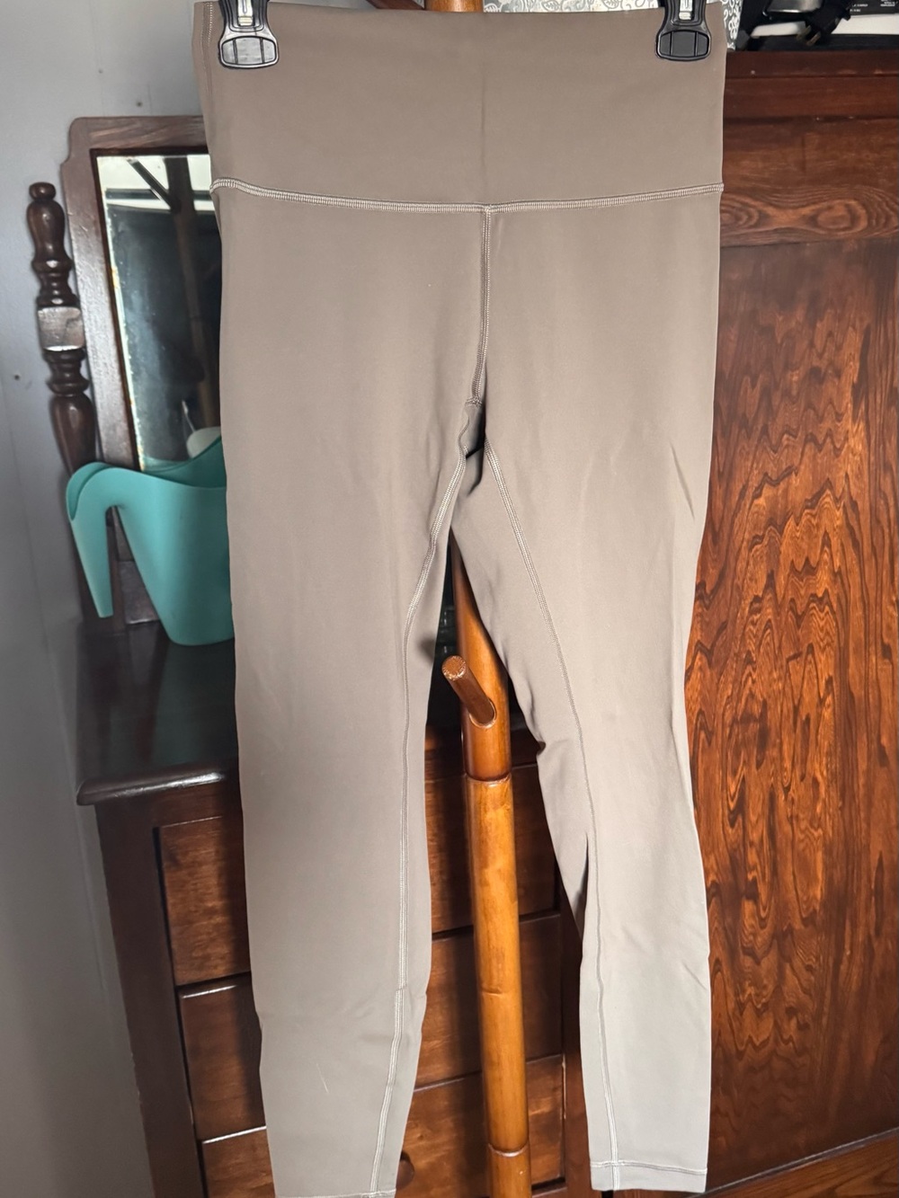 🤎 Lululemon High-Waisted Leggings — Size 8